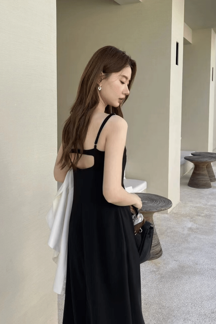 吊帶露背長款連衣裙
