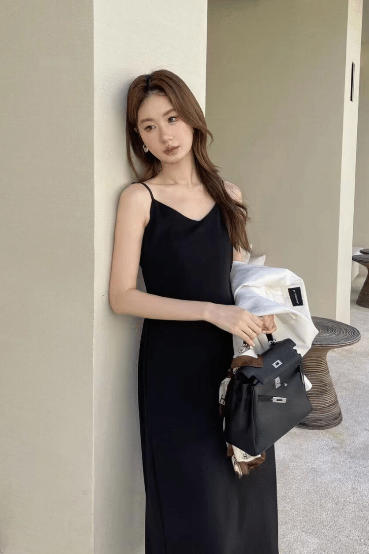 吊帶露背長款連衣裙